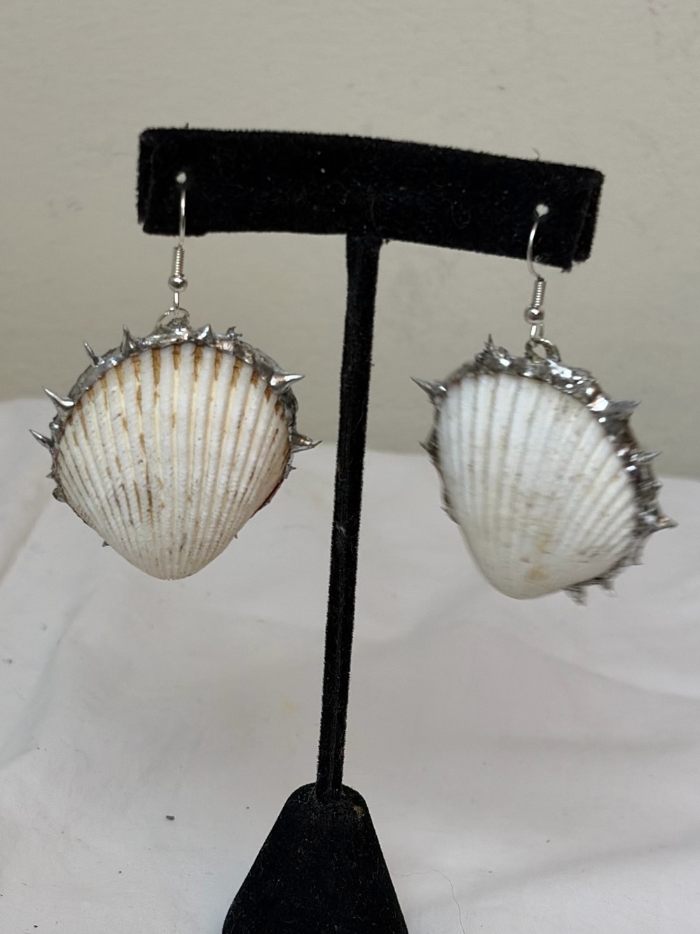 Silver‑Plated Natural Seashell Earrings – Spiked Coastal Drop